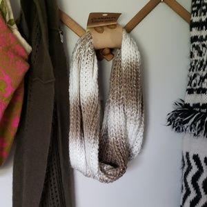 Magellan infinity scarf